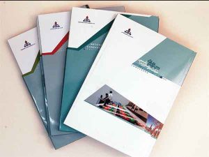 Printing the covers of various magazines related to the oil, gas and petrochemical industry