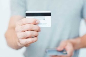 What are the advantages of a credit card